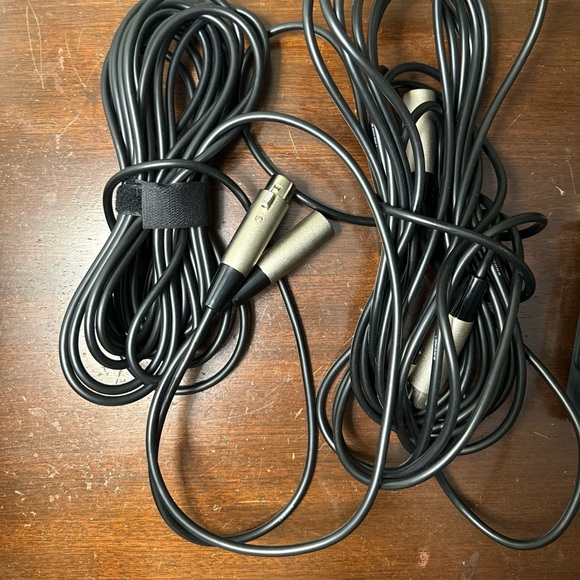 Podcast  Kit- H4n Pro Portable Digital Recorder, 2 Shure Mics, and 2 Comica Mics - Picture 6 of 11